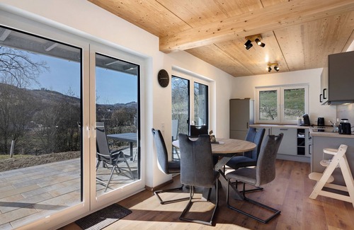 Fleckenberg Apartment | Holiday Apartment 'Bauernhof' with Mountain View, Private Terrace and Wi-Fi