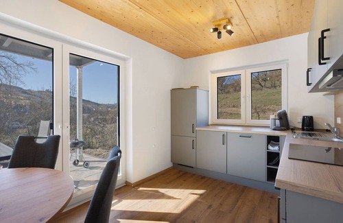 Fleckenberg Apartment | Holiday Apartment 'Bauernhof' with Mountain View, Private Terrace and Wi-Fi