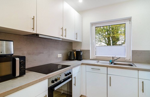 Altengroden Apartment | Holiday Apartment 'Wellenrauschen' with Garden, Terrace, Whirlpool & Wi-Fi