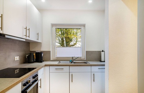 Altengroden Apartment | Holiday Apartment 'Wellenrauschen' with Garden, Terrace, Whirlpool & Wi-Fi