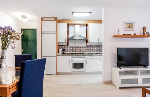 Atlanterra Apartment | Holiday Apartment 'El Duende de Zahara' with Sea View, Pool, Gym & Wi-Fi