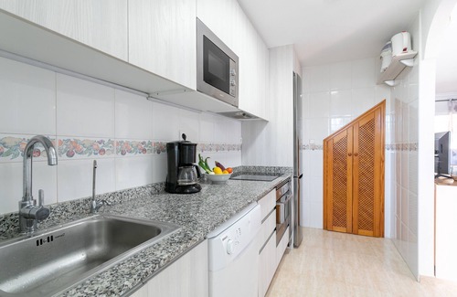 Los Arenales del Sol Apartment | Holiday Apartment with Sea View, Shared Pool & Jacuzzi, Terraces, Garden & Wi-Fi
