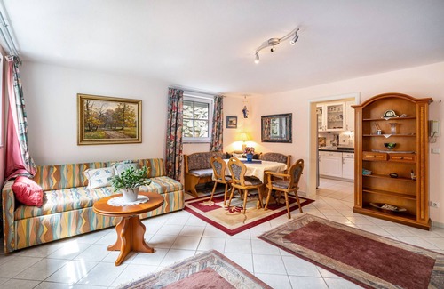 Riederau Apartment | Holiday Apartment 'Ferienwohnung Marianna' close to the Lake with Shared Garden & Wi-Fi