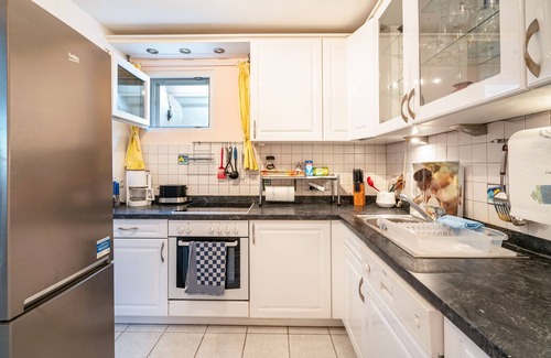 Riederau Apartment | Holiday Apartment 'Ferienwohnung Marianna' close to the Lake with Shared Garden & Wi-Fi
