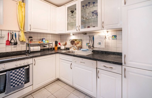Riederau Apartment | Holiday Apartment 'Ferienwohnung Marianna' close to the Lake with Shared Garden & Wi-Fi