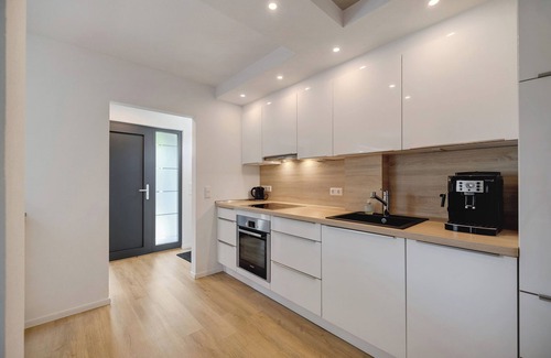 Frickingen Apartment | Holiday Apartment 'Frieda' with Mountain View, Private Terrace and Wi-Fi