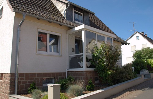 Borken Apartment | Holiday Apartment "Gabi" with Shared Garden, Balcony & Wi-Fi
