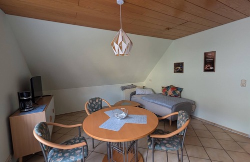 Weigendorf Apartment | Holiday Apartment 'Gerda' with Mountain View, Balcony and Wi-Fi