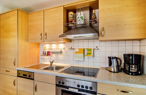 Riepe Apartment | Holiday Apartment "Gerken Amselnest" with Private Terrace, Private Garden and Wi-Fi