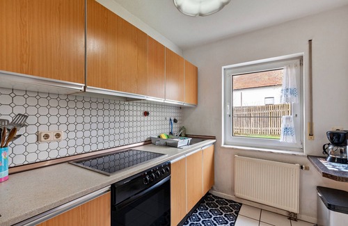 Wernborn Apartment | Holiday Apartment 'Hildegard' with Shared Garden and Wi-Fi