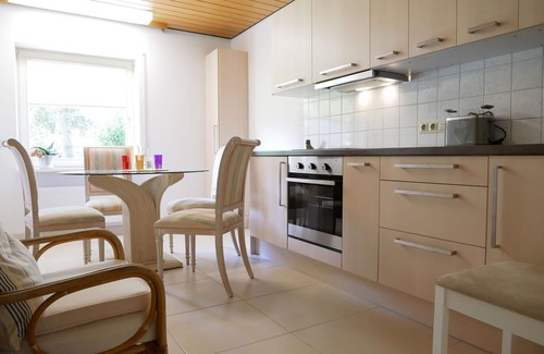 Urberg Apartment | Holiday Apartment 'Im Haus Vita' with Shared Terrace and Shared Garden