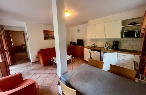 Kirnbach Apartment | Holiday Apartment 'Kirschblüte' with Mountain View, Shared Pool and Wi-Fi
