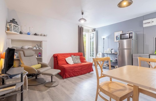 Guilvinec Apartment | Holiday Apartment "L'Eclose Ty Gwen" with Private Terrace, Shared Garden & Wi-Fi