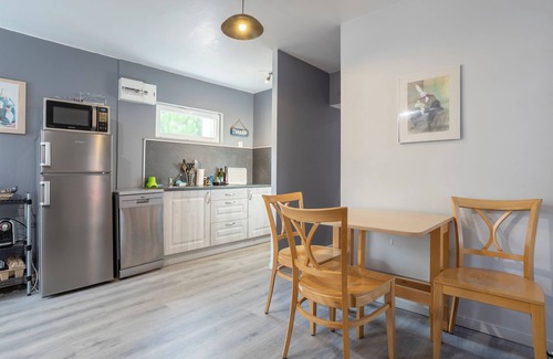 Guilvinec Apartment | Holiday Apartment "L'Eclose Ty Gwen" with Private Terrace, Shared Garden & Wi-Fi