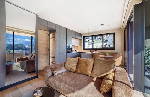 Merano Apartment | Holiday Apartment 'Levita Living Wolke' with Mountain View and Private Terrace