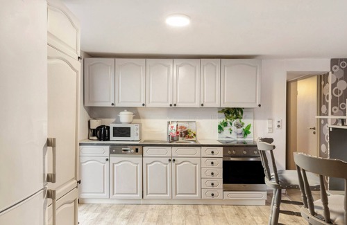 Jahrstedt Apartment | Holiday Apartment 'Lieblingsgast' with Private Terrace, Balcony and Wi-Fi