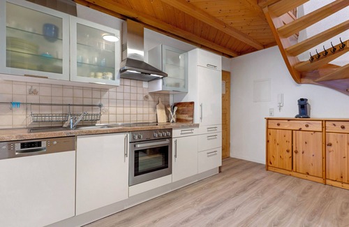 Gengenbach Apartment | Holiday Apartment 'Morgensonne' with Shared Terrace, Shared Garden and Wi-Fi