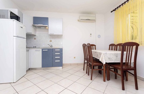 Baska Apartment | Holiday apartment near the centre and the sea