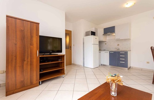 Baska Apartment | Holiday apartment near the centre and the sea