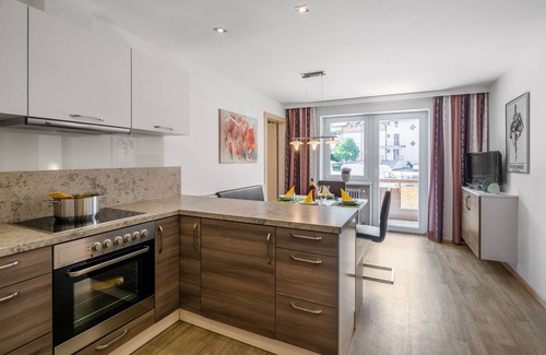 Kaprun Apartment | Holiday Apartment "Nr 2 Haus Voglreiter" with Mountain View, Shared Garden & Wi-Fi