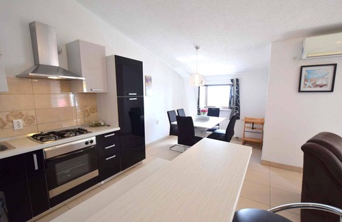Municipality of Omisalj Apartment | Holiday apartment on the 2nd floor with pool