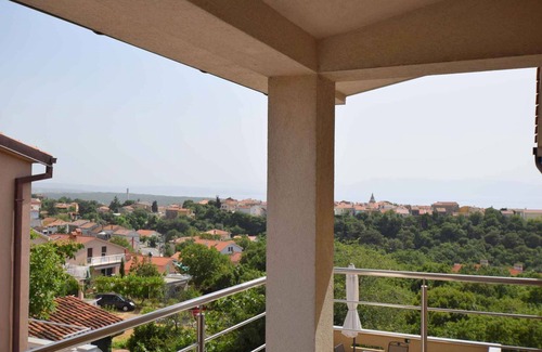 Municipality of Omisalj Apartment | Holiday apartment on the 2nd floor with pool