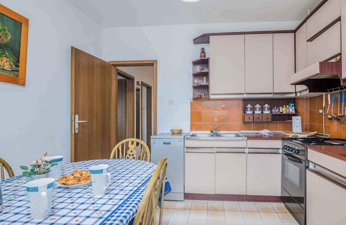 Klimno Apartment | Holiday apartment on the outskirts and with sea views