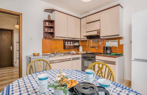 Klimno Apartment | Holiday apartment on the outskirts and with sea views