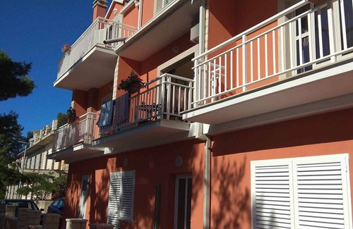 Brna Apartment | Holiday apartment only 20 m from the beach