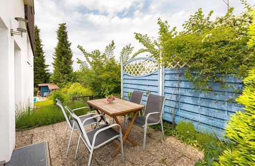 Ueberlingen Apartment | Holiday Apartment “Rosenrot” on Lake Constance with Wi-Fi & Terrace