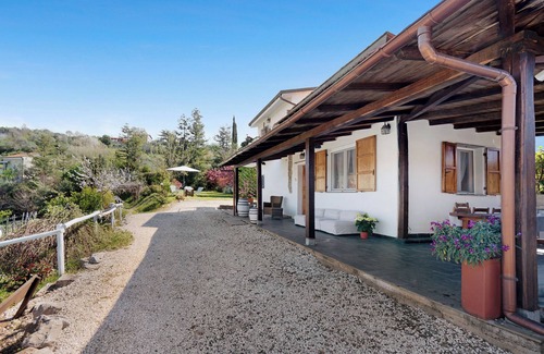 Arcola Apartment | Holiday Apartment "Rosadimaggio Camelia" with Garden & Wi-Fi