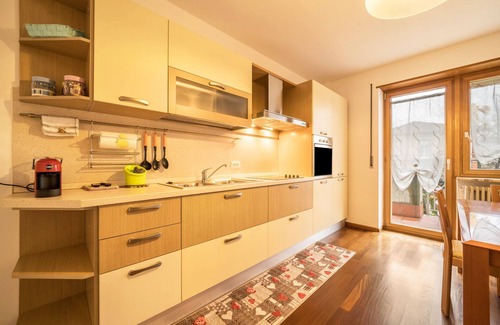 Merano Apartment | Holiday Apartment "Sweet Dreams" with Mountain View, Balconies & Wi-Fi