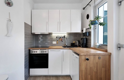 Wesselburen Apartment | Holiday Apartment 'Tu Huus' with Private Garden and Wi-Fi