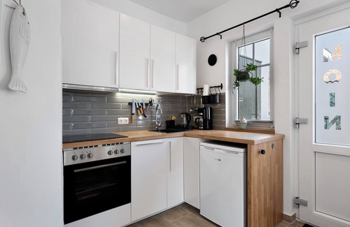 Wesselburen Apartment | Holiday Apartment 'Tu Huus' with Private Garden and Wi-Fi