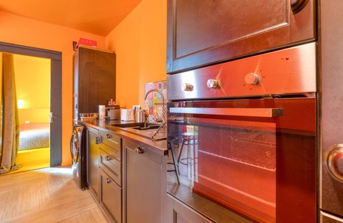 Gares Apartment | Holiday Apartment 'Terrasse Ensoleille Au Centre Ville' with Terrace & Wi-Fi