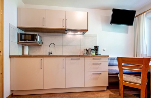 Laion Apartment | Holiday Apartment "Talblick 4" with Mountain View, Garden and Wi-Fi