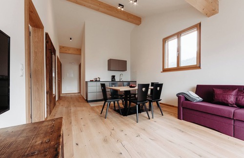 Merano Apartment | Holiday Apartment "Torgglbauer 4" with Mountain View, Pool, Terrace & Wi-Fi