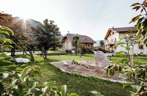 Merano Apartment | Holiday Apartment "Torgglbauer 4" with Mountain View, Pool, Terrace & Wi-Fi
