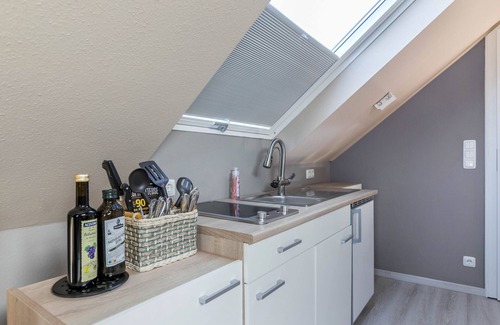 Heide Apartment | Holiday Apartment "Uhse Loft" with Shared Garden & Wi-Fi