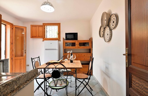 Torre di Bari Apartment | Holiday Apartment Ulivi in Villa Belvedere close to the Beach