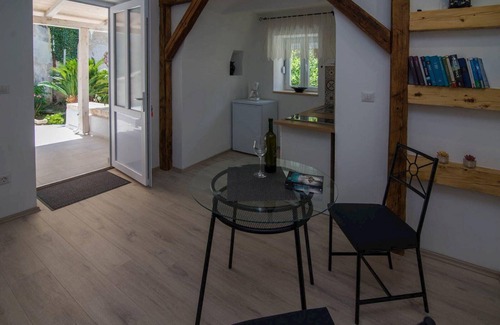 Veli Losinj Apartment | Holiday apartment Veli Losinj for 1 - 2 persons with 1 bedroom - Twin house