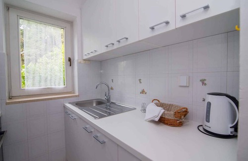 Veli Losinj Apartment | Holiday apartment with terrace and barbecue