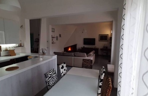 Veglie Apartment | Holiday Apartment "White House" with Private Terrace and A/C