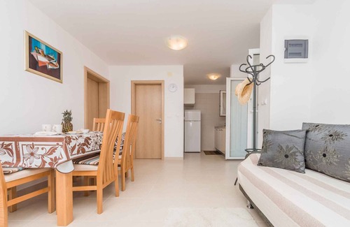 Klimno Apartment | Holiday apartment with air conditioning and sea view