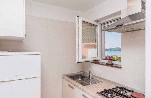 Klimno Apartment | Holiday apartment with air conditioning and sea view