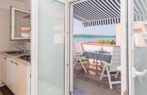 Klimno Apartment | Holiday apartment with air conditioning and sea view