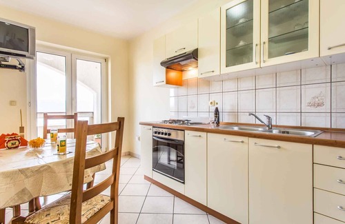 Vrbnik Apartment | Holiday apartment with a/c