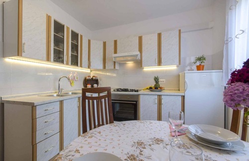 Rovinj Apartment | Holiday apartment with balcony and air conditioning