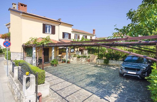 Rovinj Apartment | Holiday apartment with balcony and air conditioning