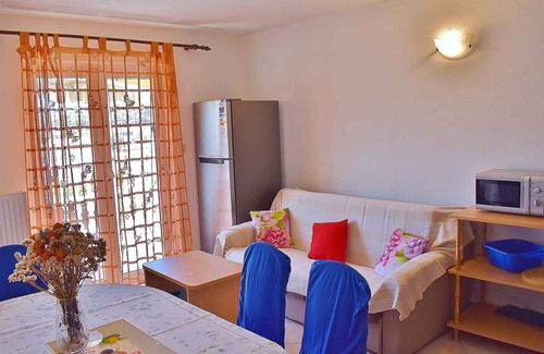 Lopar Apartment | Holiday apartment with balcony and air conditioning